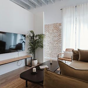 O&L Punonrostro Bright Minimalist Central Home